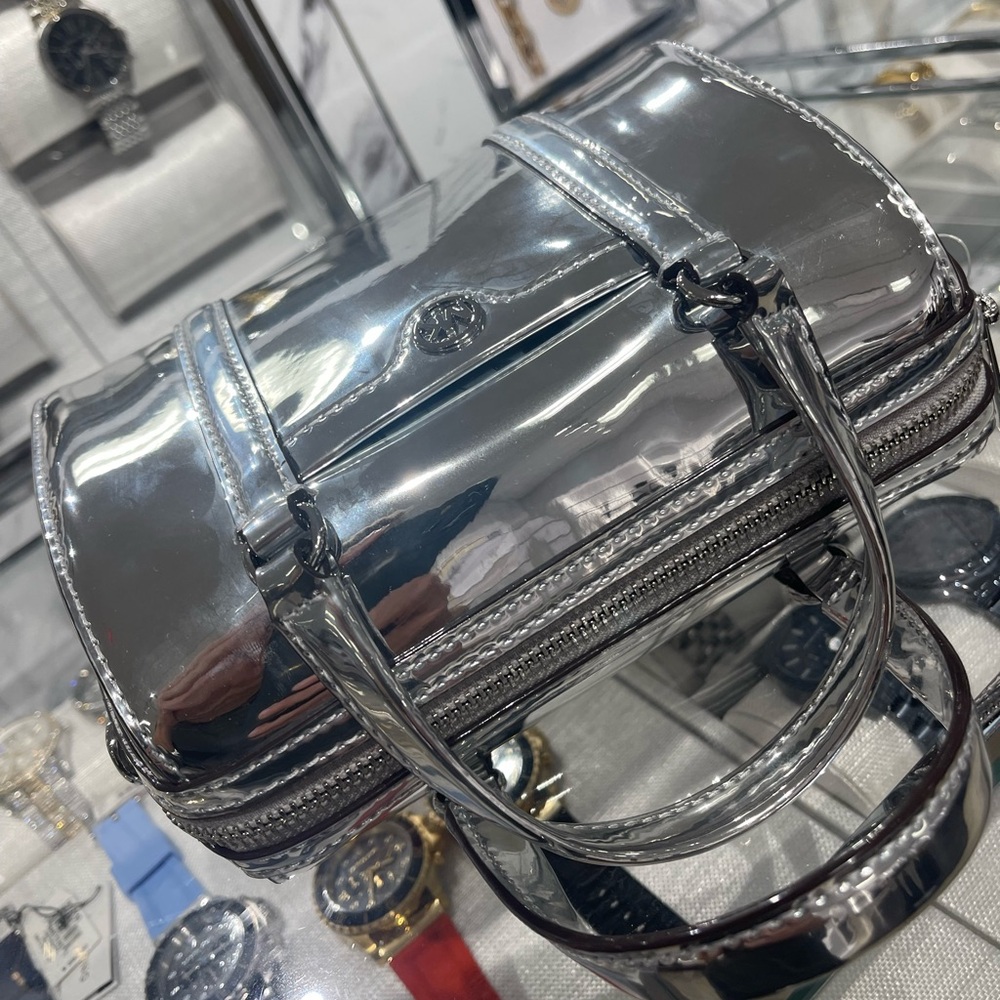MICHAEL KORS Jet Set Small Patent Duffel Xbody Crossbody Bag
Silver
NWT - Picture 12 of 16